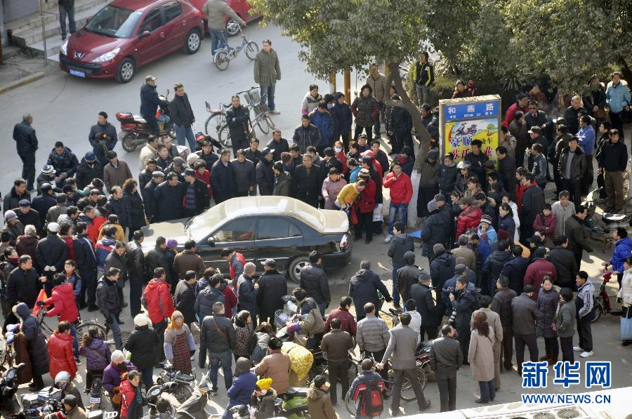 南京发生枪击抢劫案 一储户银行门口被打死