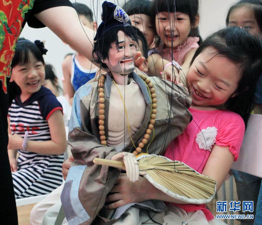 提线木偶济公走进幼儿课堂