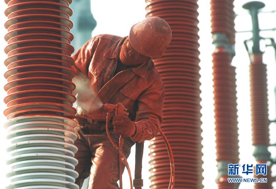 江苏电网穿起防霾服