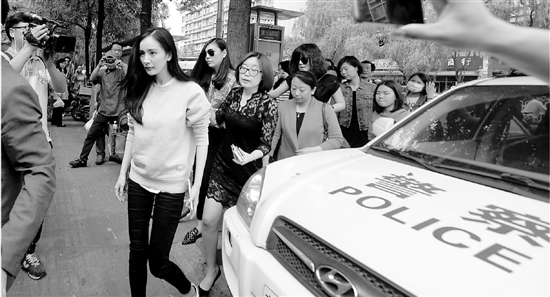 网爆 杨幂<em>不雅视频 女主角</em>或是温州人 警方辟谣