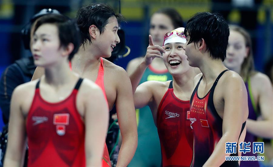 游泳--短池世锦赛:中国队获女子4X200米自由泳接力冠军