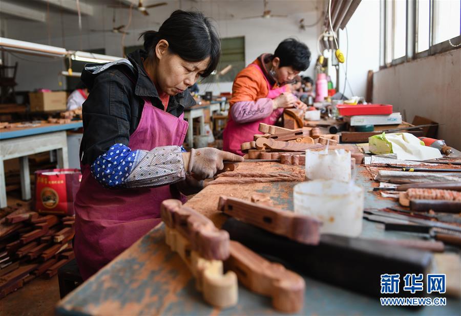 （社會）（1）江蘇光福鎮：紅木雕刻成産業