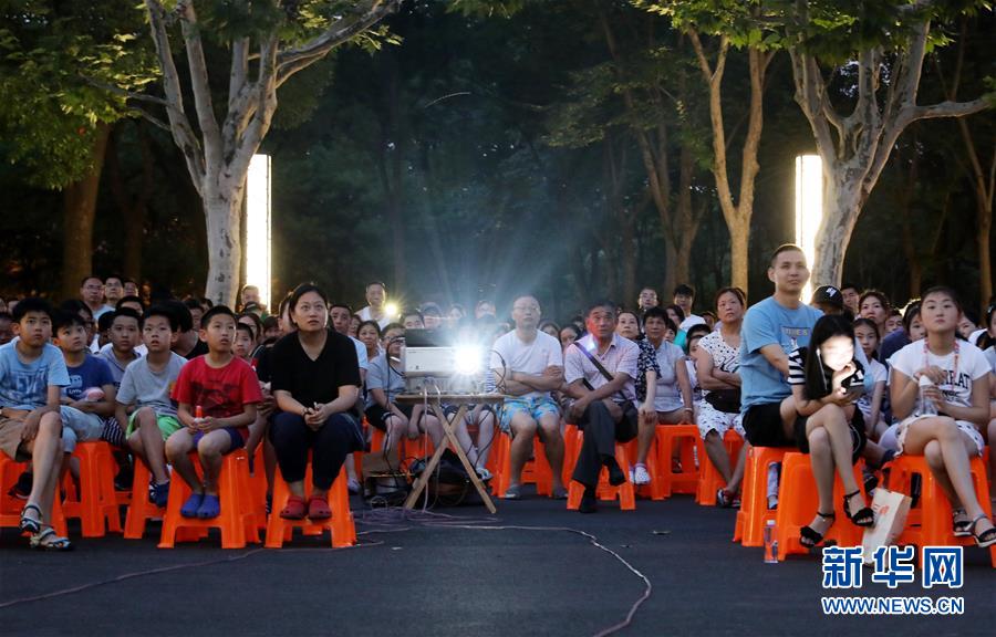 （社會）（1）涼爽夏夜 來看一場露天電影