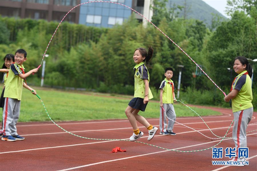 小学体育课教案下载_体育教案游戏课表格_小学小学二年级体育课表格式教案