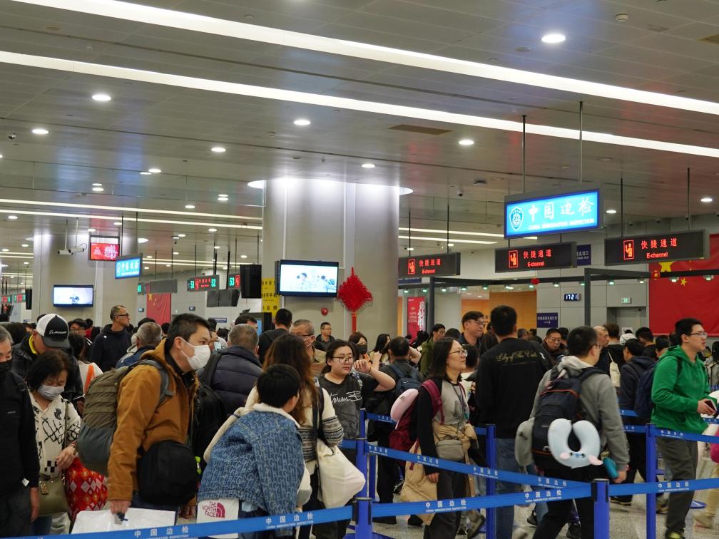 春節假期上海浦東機場口岸出入境人員超70萬人次