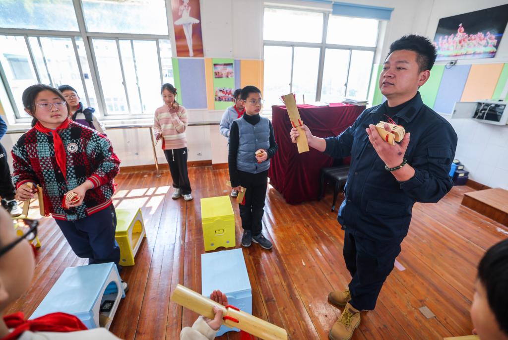 浙江诸暨：乡村学校开设传统戏剧课程