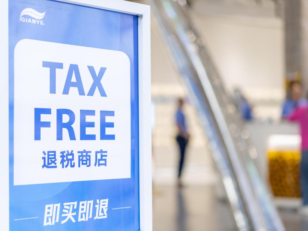 新华视点丨外国游客“在华扫货”热：“带空箱子到中国！”