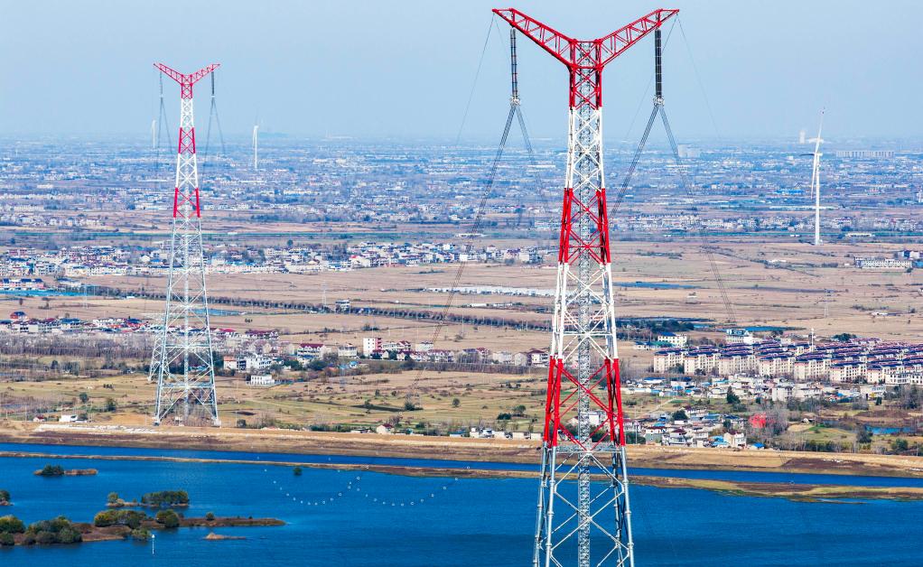 “陜電入皖”特高壓工程安徽段全線貫通
