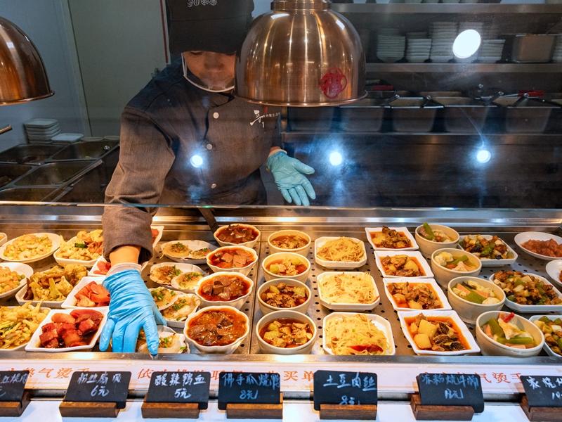 新華網文化觀察丨年輕人搶着去博物館“幹飯”
