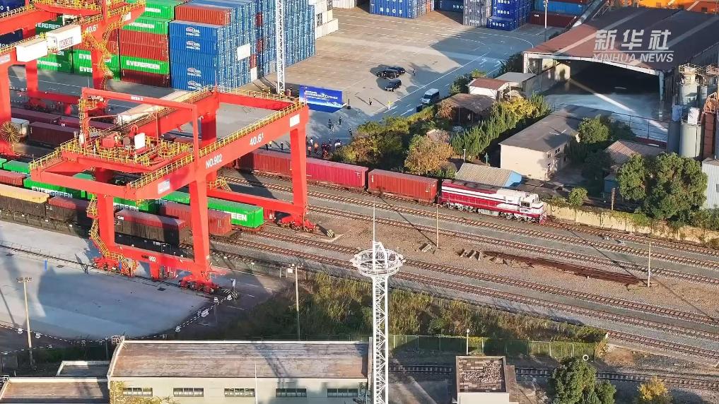 宁波舟山港诞生“百万箱级”铁路港站