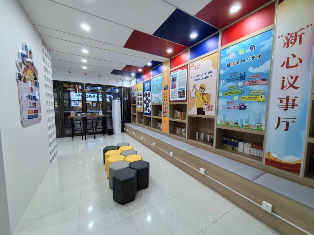 江苏兴化:服务入“新”,小哥有“家”更有“为”