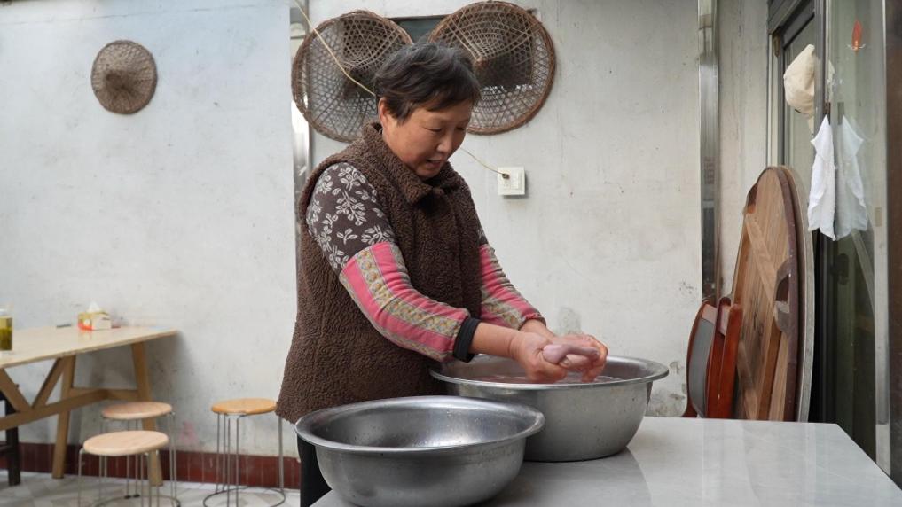 浙江湖州:“梅峰套肠” 匠心酿就人间烟火气