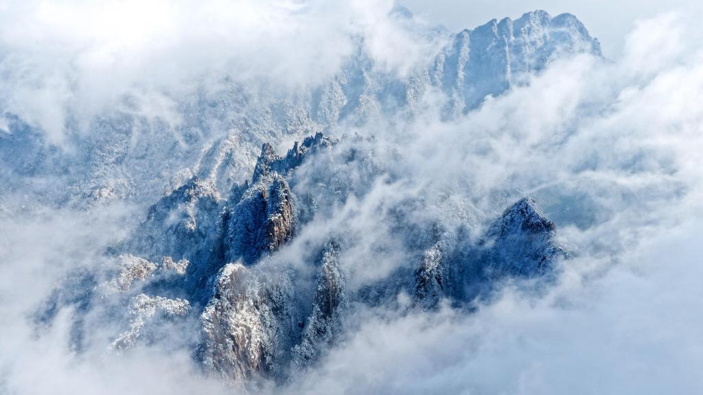 安徽黄山：银装素裹入画来