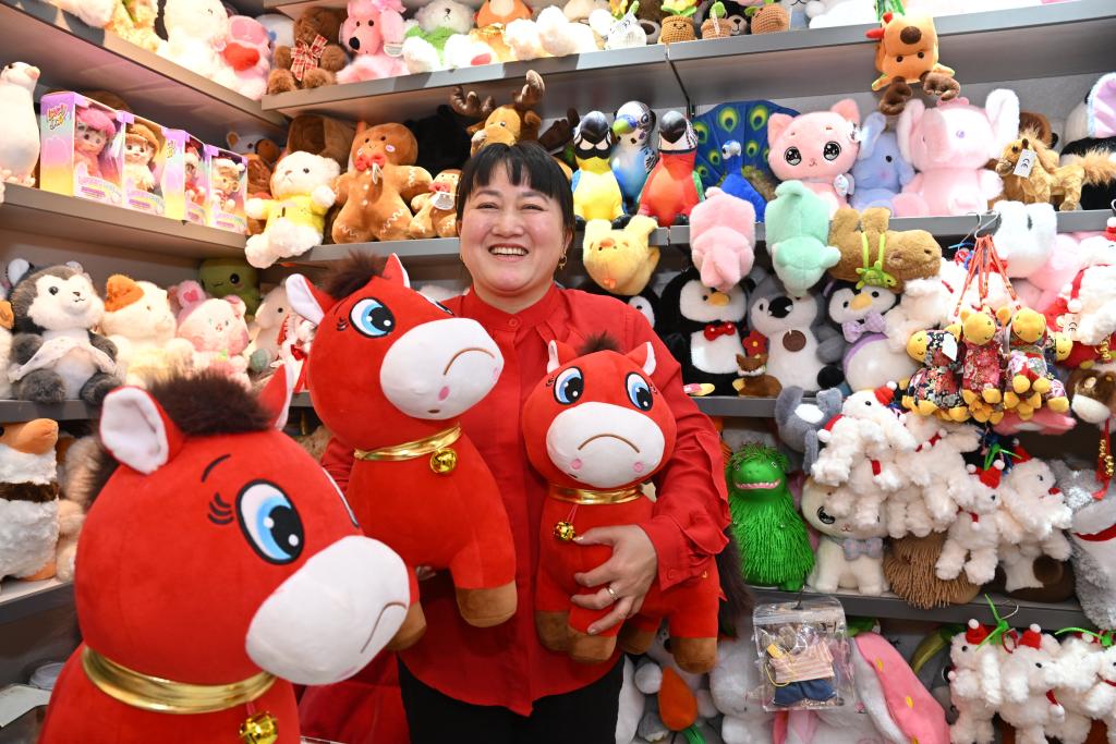 浙江义乌：“哭哭马”意外走红成爆款玩具