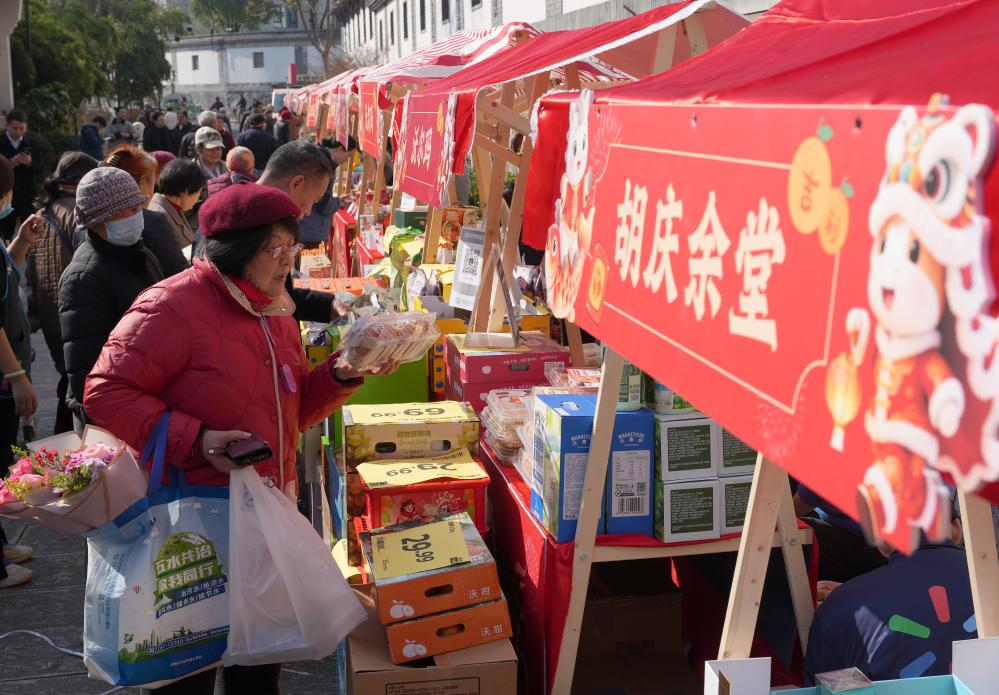 杭州：暖冬集市  暖心服务