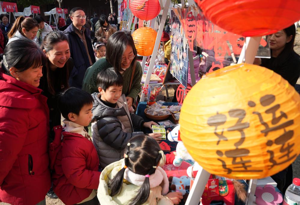 杭州：逛庙会 迎腊八
