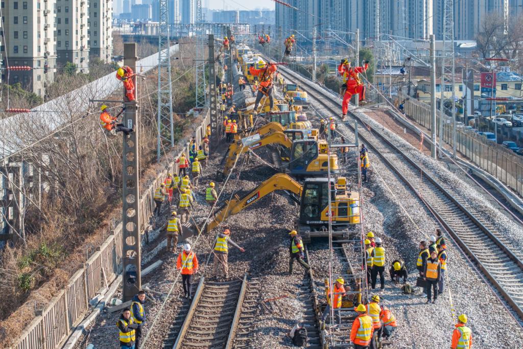 京沪线引入南京北站枢纽第一阶段拨接施工顺利完成