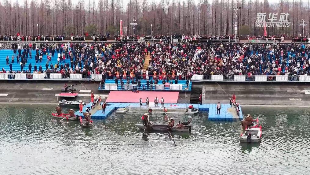 南京市六合区:金牛湖冬捕开渔