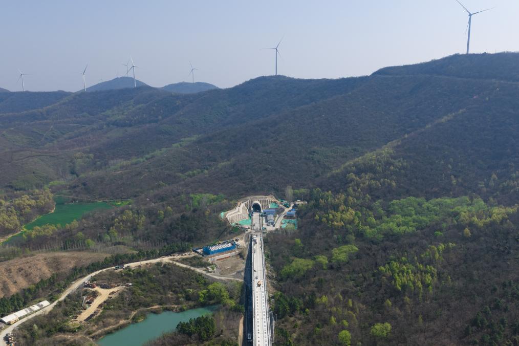 沪宁合高铁安徽段最长隧道贯通