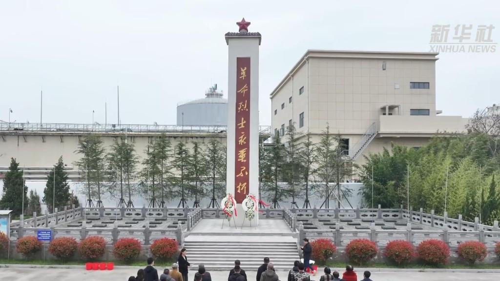 江苏淮安：清明祭英烈 追寻红色足迹