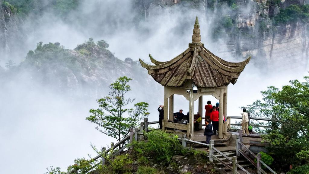 浙江温州：壮美云海引客来