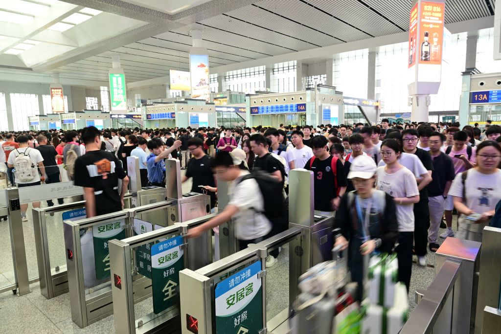 合肥迎来端午假期客流高峰
