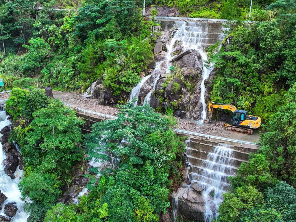 浙江遭遇台风“甩尾”灾情 “白海豚”为何后期雨量这么大？