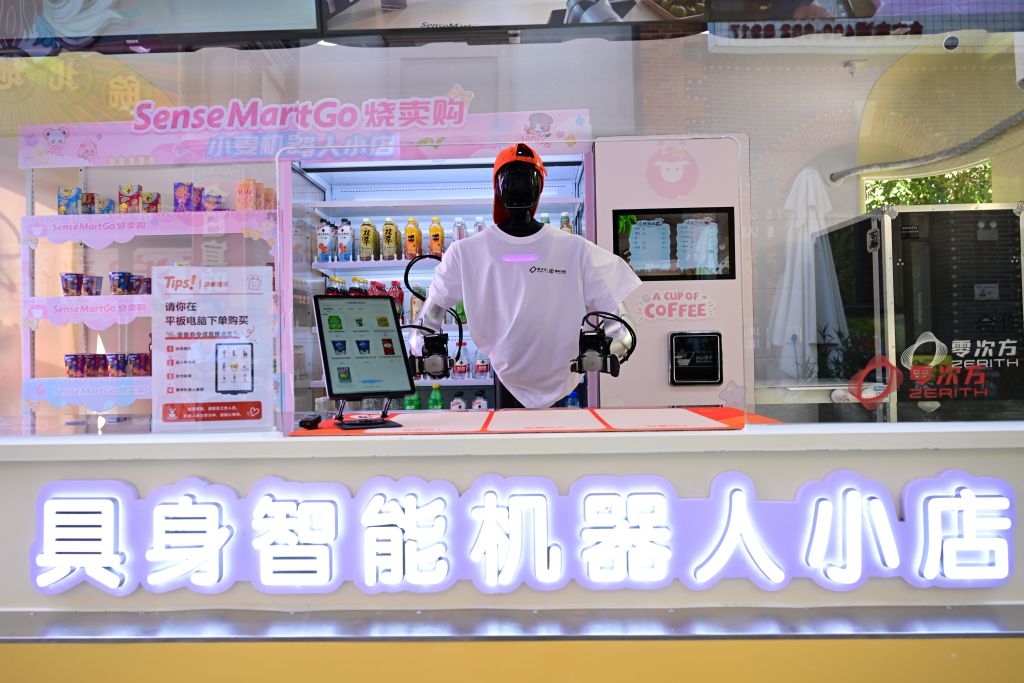 安徽合肥：具身智能开启商业服务场景