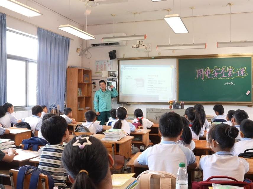浙江宁波：开学第一课 安全进校园