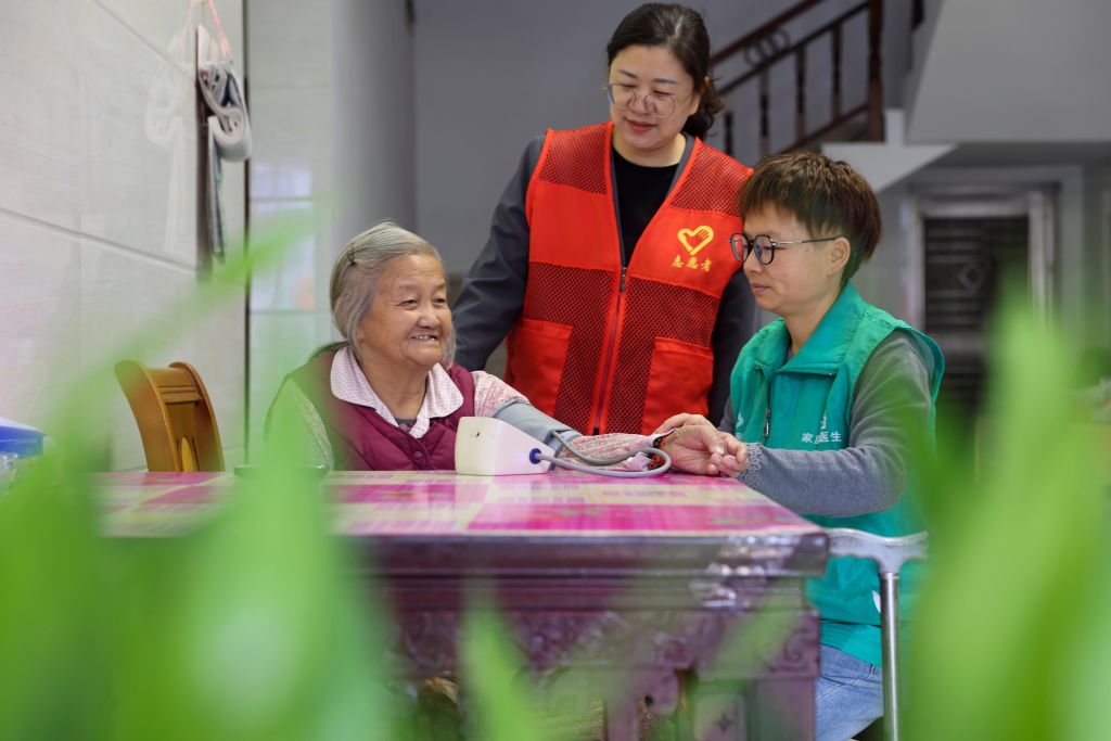 江苏靖江：“助老储爱库”探索互助养老新路径