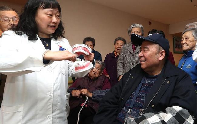 口腔健康日 關愛老年人