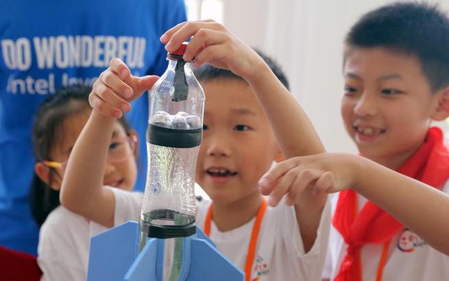 上海：科技活動為愛心暑托班添樂趣