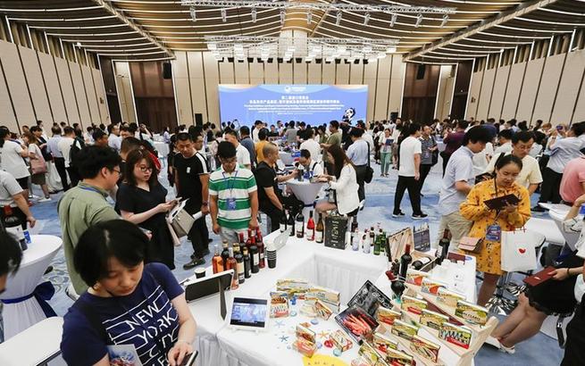 第二屆進博會部分展區展前供需對接會在上海舉行