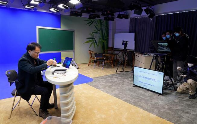 上海:中小學在線教育3月開課千位教師加緊"錄課"