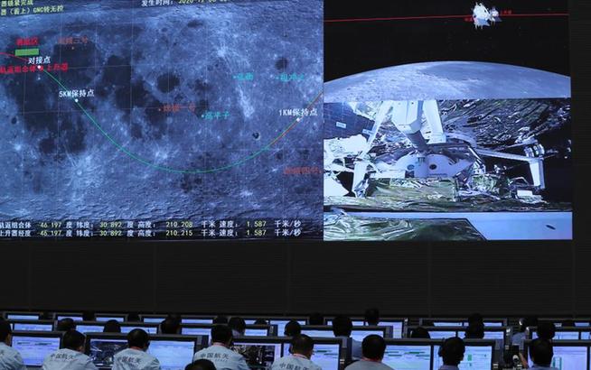 我国首次实现月球轨道交会对接 嫦娥五号完成在轨样品转移